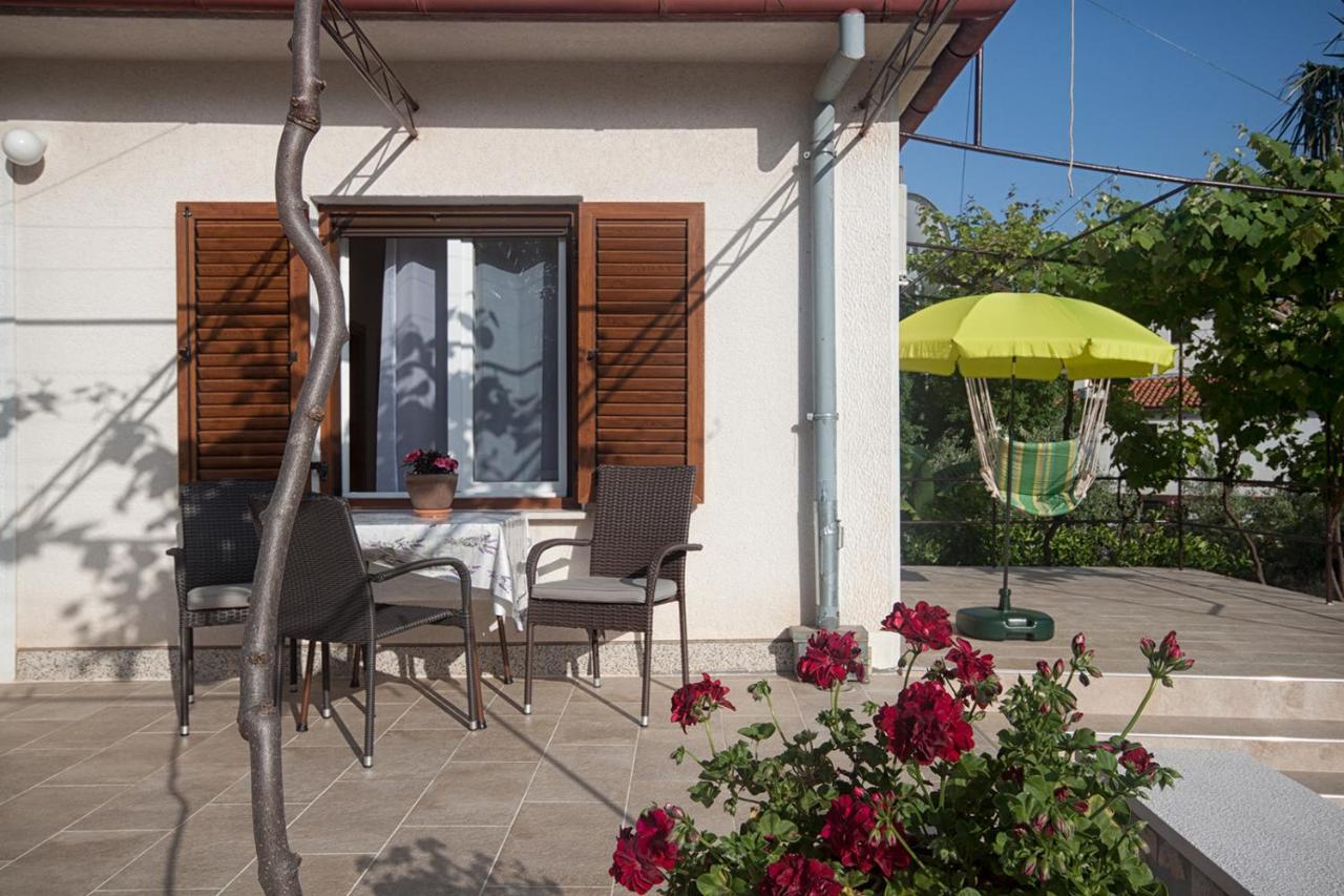 Apartments Katarina Porat Малинска Екстериор снимка