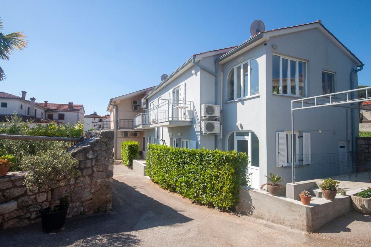 Apartments Katarina Porat Малинска Екстериор снимка
