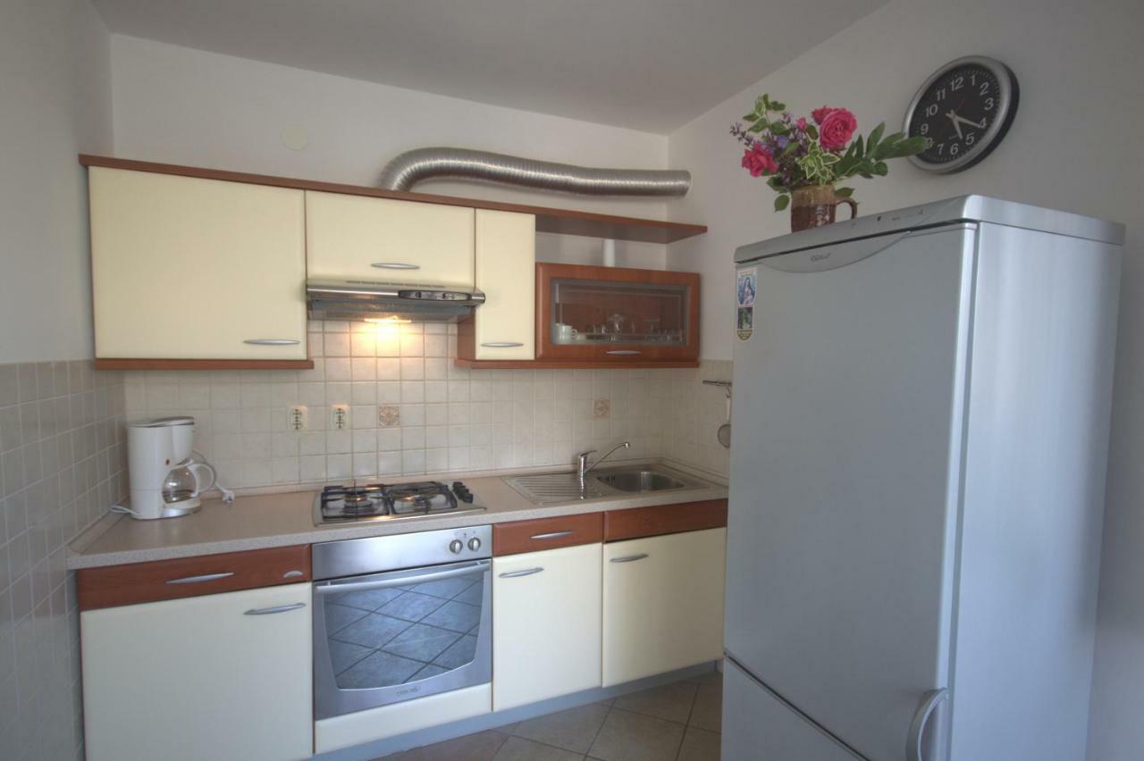 Apartments Katarina Porat Малинска Екстериор снимка